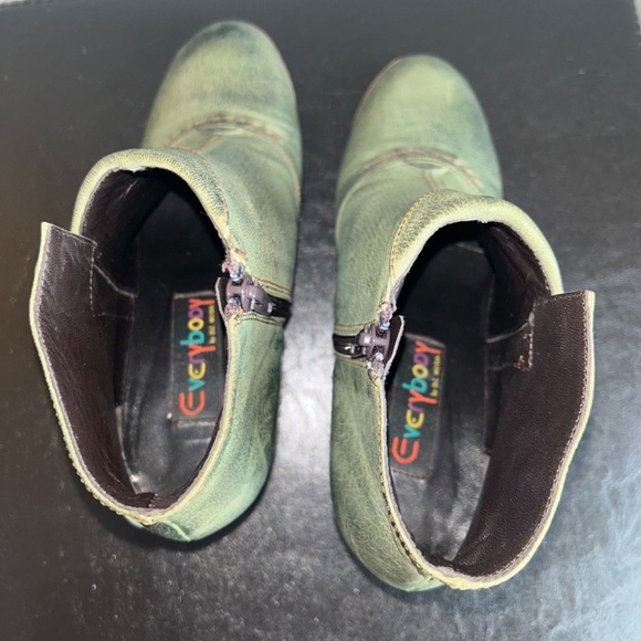 Everybody by AZ. moda Green Leather Victorian Style Ankle Boots - Picture 9 of 11